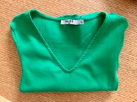 NA-KD Gift grün langärmliges Shirt V Schnitt Oberteil XS Mülheim - Köln Buchforst Vorschau