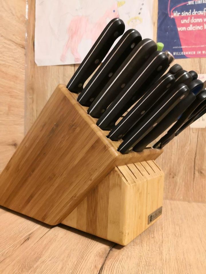 Messerblock Bambus mit vielen Messern gute Qualität NP: 320€ in Bergisch Gladbach