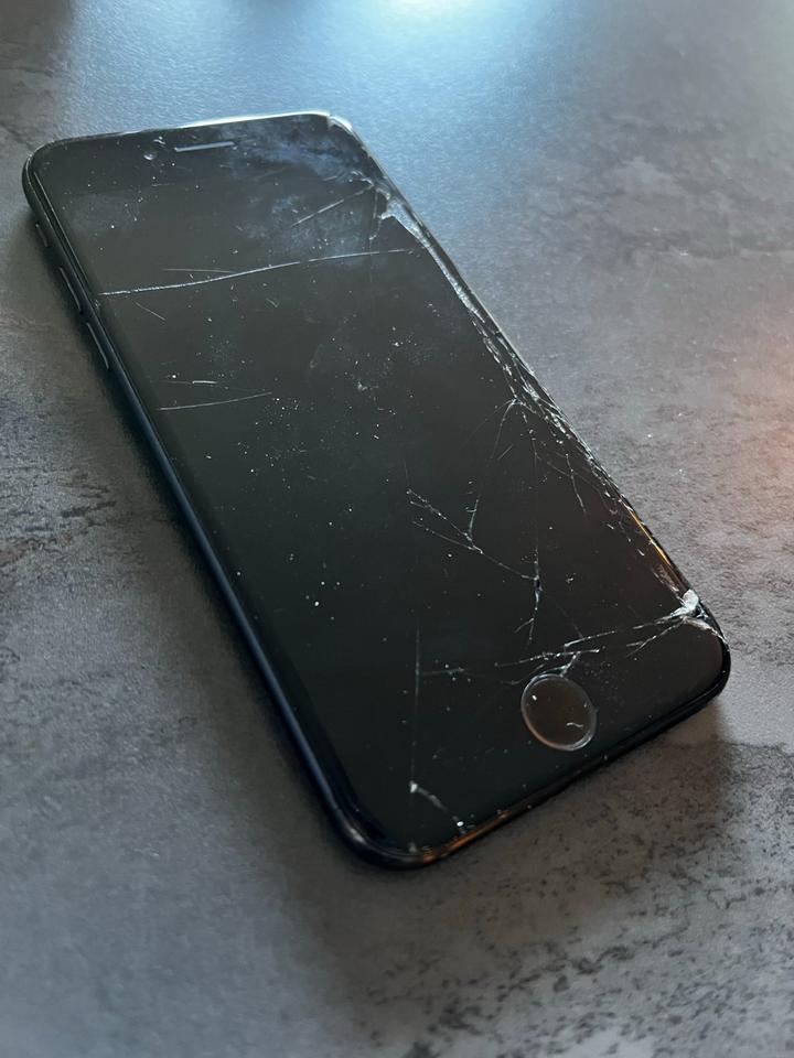 Apple IPhone 6s Space gray 64 GB (kaputte Scheibe) ohne Simlock in Essen Freisenbruch