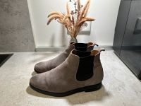 Selected Homme Chelsea Boots Grau Wildleder Gr.42 Frankfurt am Main - Sachsenhausen Vorschau