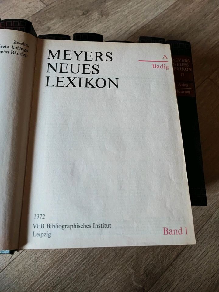 Meyers Neues Lexikon 1970 zu verschenken in Hofbieber