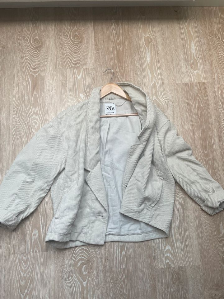 Zara Oversize Cordjacke XS S beige Übergangsjacke in Radevormwald