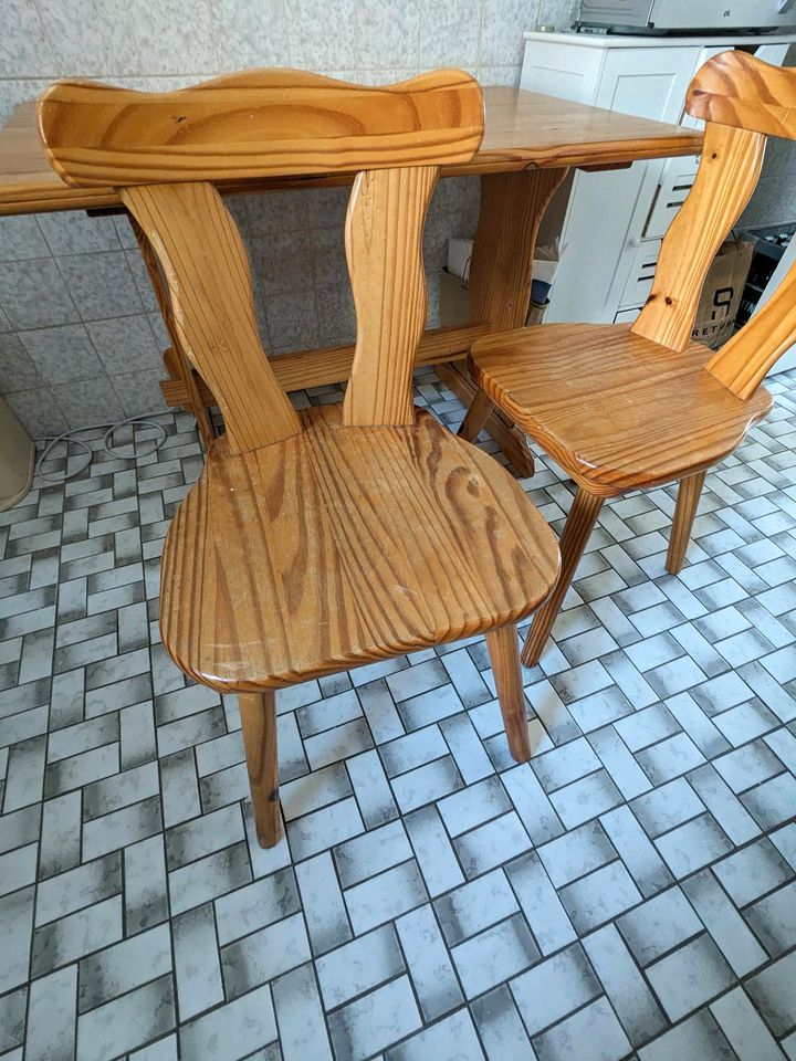 Tisch und 2 Stühle, Holztisch, Holzstuhl, Esstisch, Küchentisch in Kiel