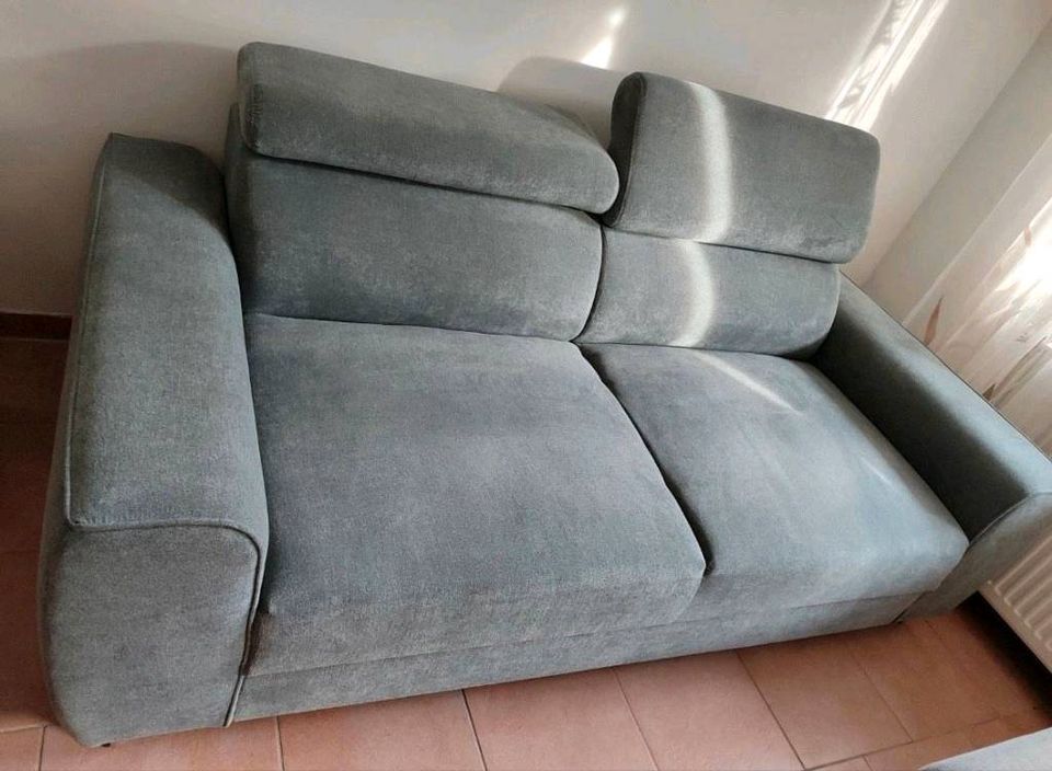 Sofa / Couch (3-Sitzer/hochwertig/grau) in Kraichtal