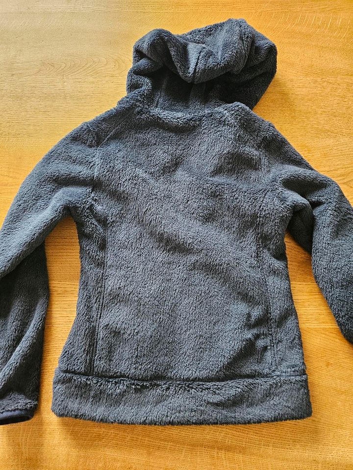 DECATHLON Kuscheljacke Jacke Mädchen Gr. 134/140 in Hohenpeißenberg