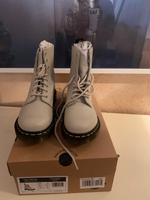 Dr.Martens Original mit Karton NEU!! Größe 37 grau Nordrhein-Westfalen - Hagen Vorschau
