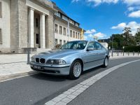 BMW E39 520i Limousine Arktissilber-Metallic 5-Gang Klima SH Niedersachsen - Braunschweig Vorschau