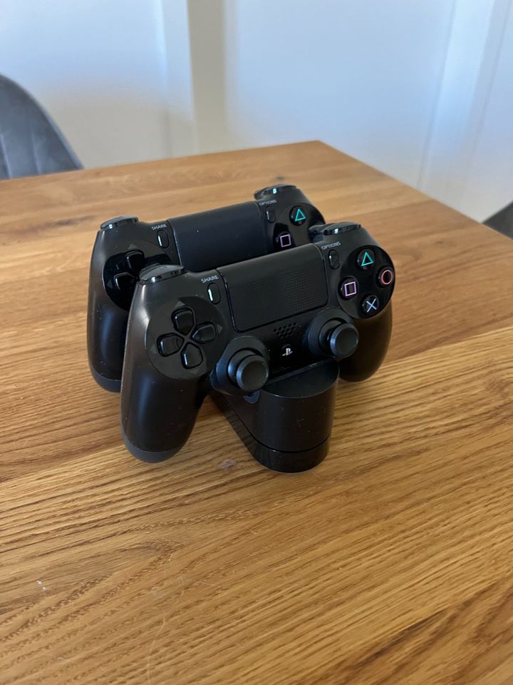 Sony PlayStation 4 Dual Shock Controller Ladestation in Dresden