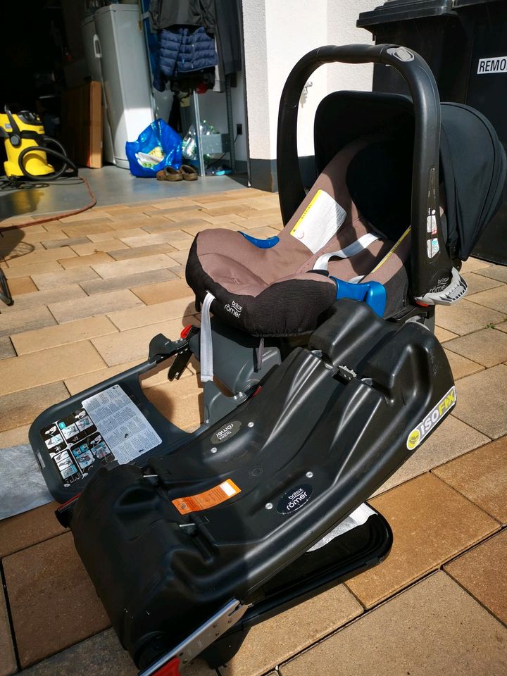 Britax Römer bis 13 kg Isofix INKL. 2. Station in Merzig