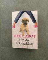 Um die Ecke geküsst von MEG CABOT Baden-Württemberg - Pforzheim Vorschau