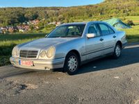 Mercedes-Benz E 200 Automatik*Klima*Schiebedach*Tempomat*Elegance Bayern - Forchheim Vorschau