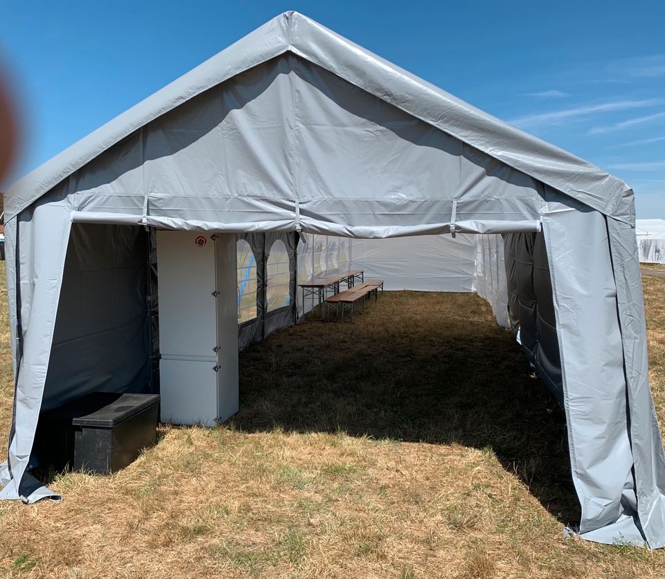 Partyzelt Zelt 4x8 m grau mit 4 Fenster und 2 Türen zu mieten in Finsing