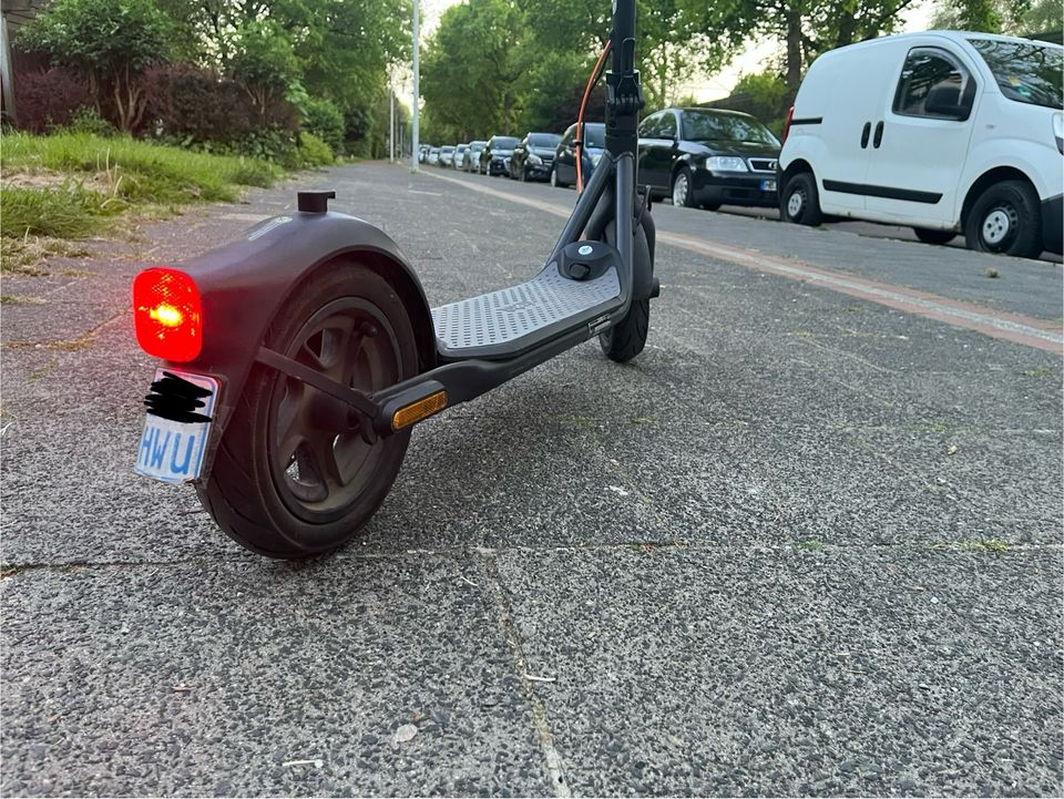 Segway Ninebot F30d Roller E-Scooter in Bremerhaven