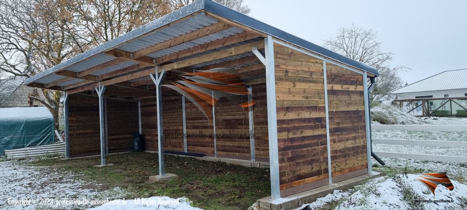 Hersteller von Offenställen für Pferde Unterständen, Weidehütte in Kolbingen