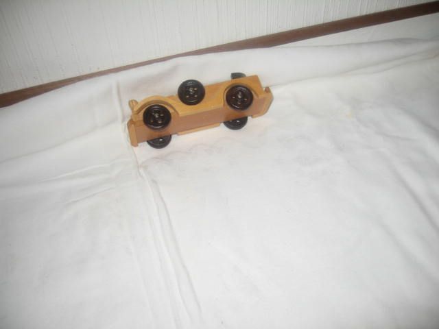 Oldteimer aus Holz 13 cm lang, 4,5 cm breit, 3,5 cm hoch in Leezen