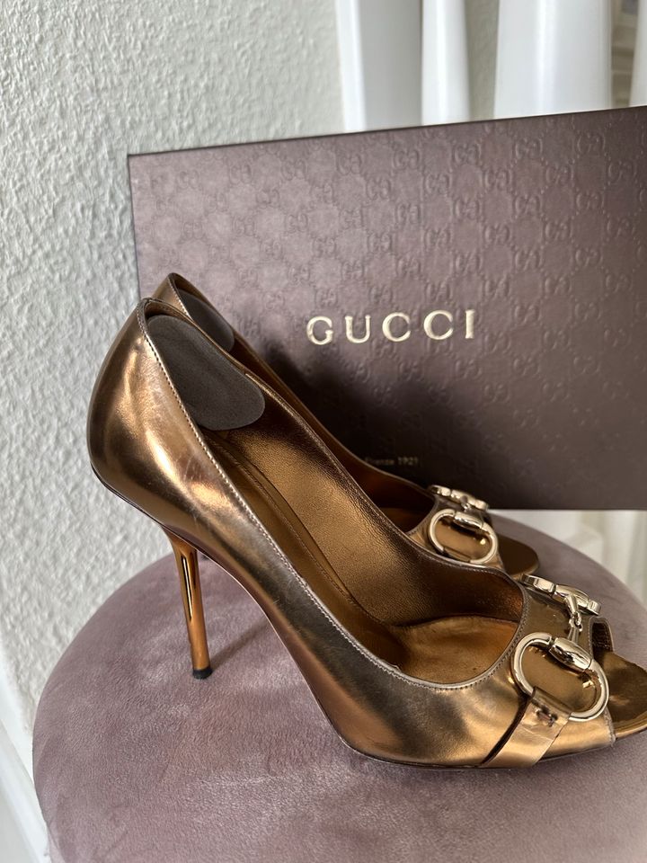 Gucci Damen High Heels Pumps Ballerina Sneaker Gr.36,6 in Wedemark