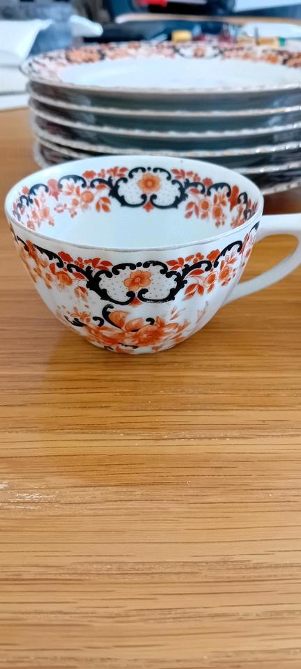 Uraltes Kaffeeservice Kaffeegeschirr für 6 Personen Goldrand in Aachen