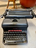 Adler Standard und Olympia Splendid 33 Schreibmaschine  Antik Baden-Württemberg - Güglingen Vorschau