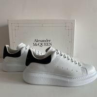 Alexander McQueens Hamburg - Harburg Vorschau