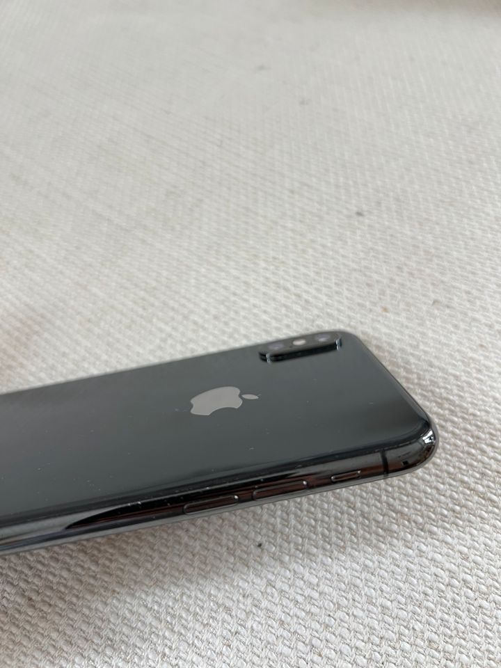 iPhone Xs sehr guter Zustand 256 GB plus Hülle und Magnet in München