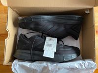 Adidas Duramo 10  Neu orig. verp. schwarz Gr. 46 Laufschuhe Nordrhein-Westfalen - Finnentrop Vorschau