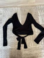 Langarmshirt schwarz Damen bershka M Schleife Nordrhein-Westfalen - Nörvenich Vorschau