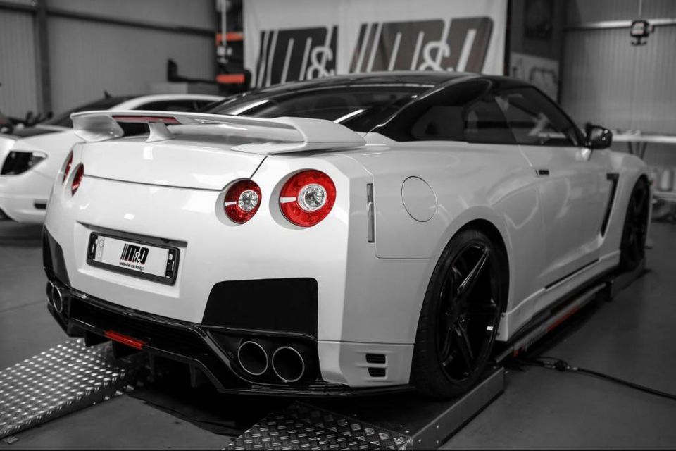 Nissan GT-R (R35) - 9x21" + 11,5x21" artFORM AF-301 (Gloss Black) in Dinslaken