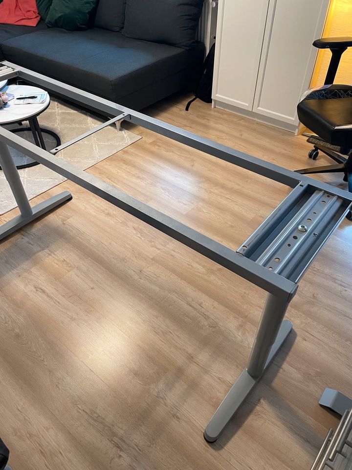 Schreibtisch grau 160x80 von Ikea in Hamburg
