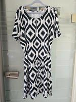 Kleid von Monari   Größe 44 Niedersachsen - Ritterhude Vorschau
