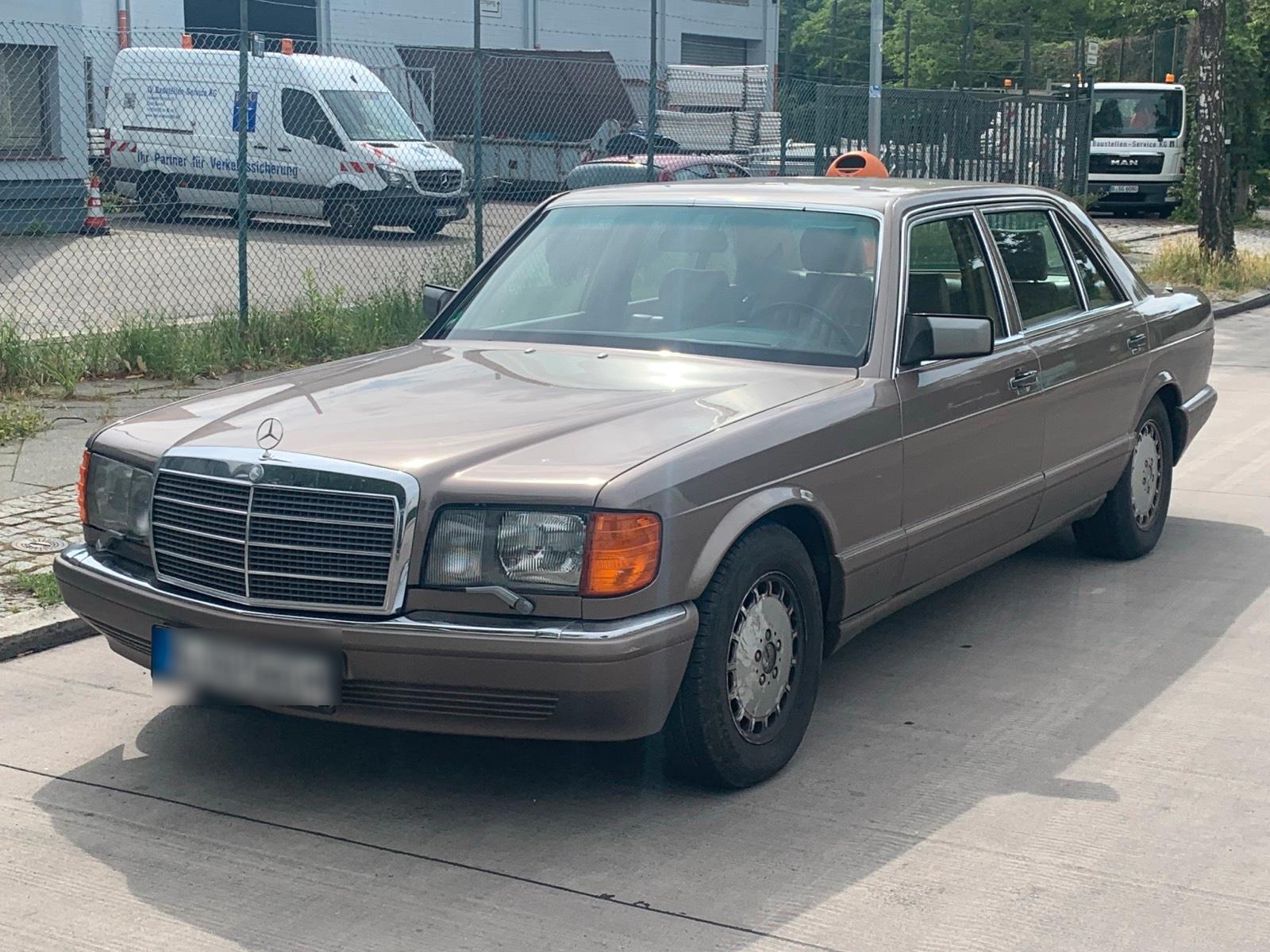 Abbildung des Autos Mercedes-Benz 560 SEL W1…