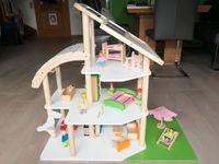 howa Puppenhaus „Strandvilla“ Holz, 30tlg. Möbelset und 4 Puppen Nordrhein-Westfalen - Castrop-Rauxel Vorschau