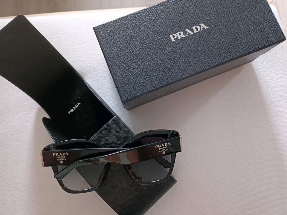 Prada Frauenbrille in Dormagen