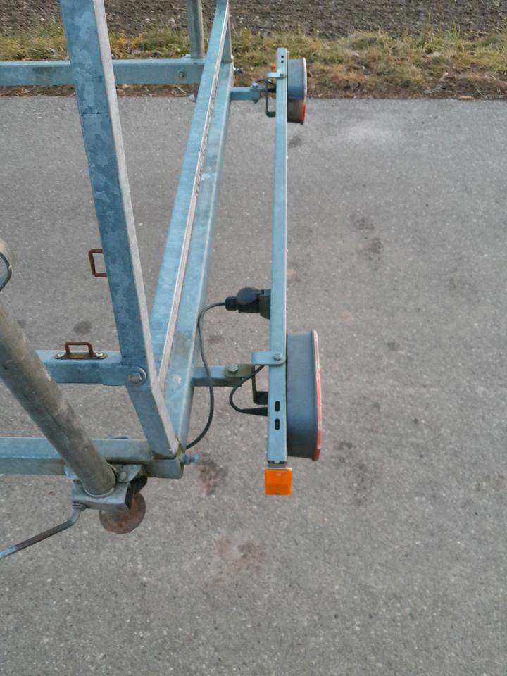 Anhänger Werbeanhänger Jägerstand Fahrgestell Autoanhänger in Bockhorn