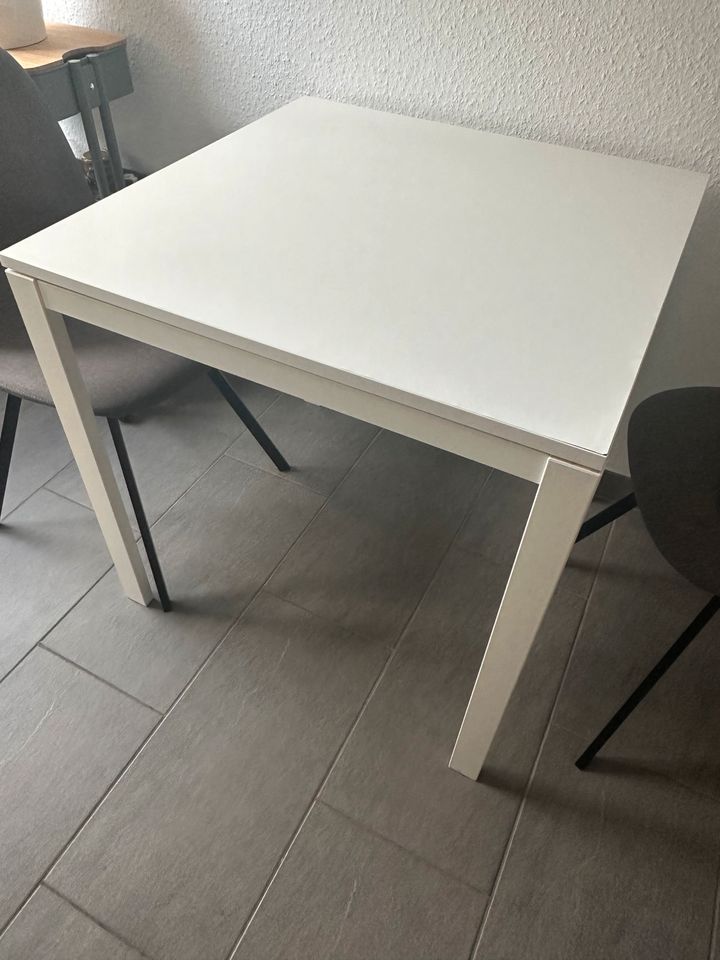 Tisch -Weiß Ikea in Offenbach