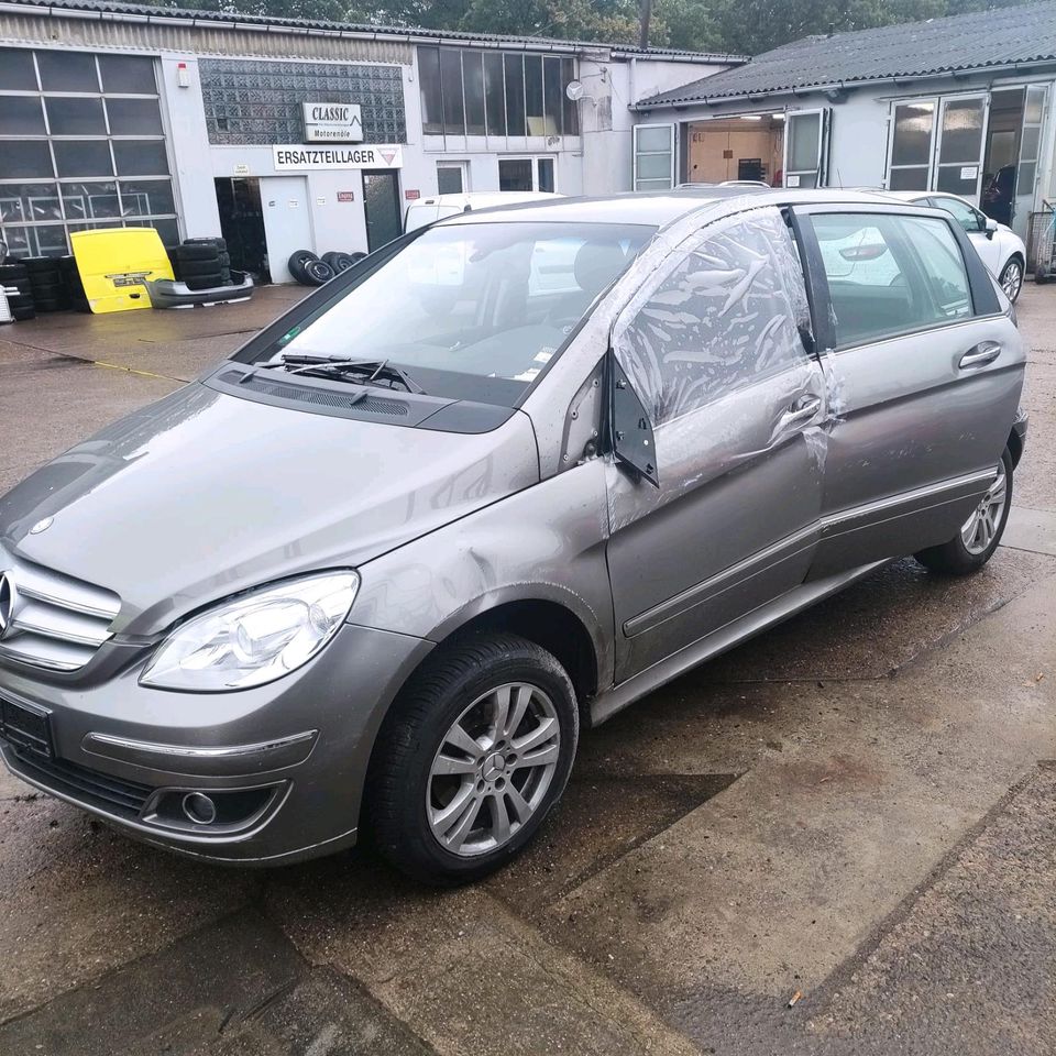 Mercedes B Klasse w245 zum Ausschlachten Schlachtfest Ersatzteile in  Niedersachsen - Achim, Ersatz- & Reparaturteile