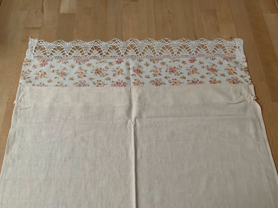 Überhandtuch Vintage Handarbeit und passendes Deckchen in Langenlonsheim