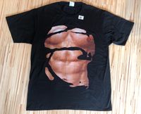 NEU! Karneval Ken Sixpack T-Shirt Fake Muskeln Gr.  L Bodybuilder Brandenburg - Ludwigsfelde Vorschau