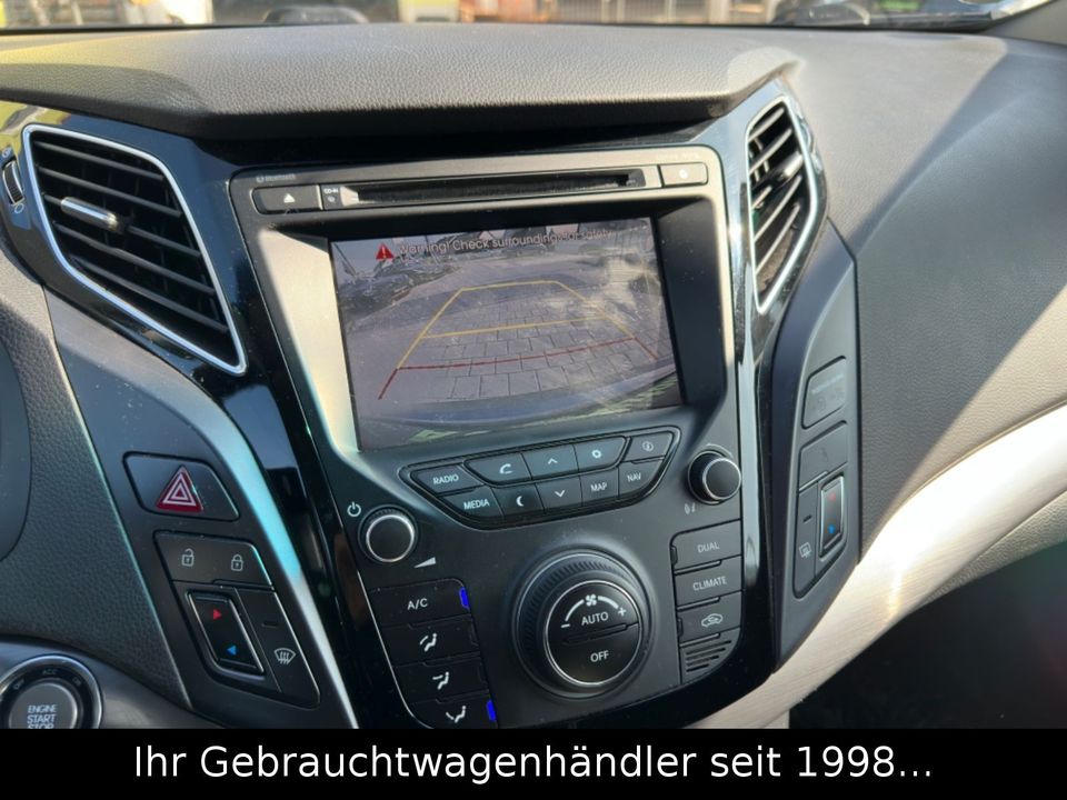 Hyundai i40 1.7 CRDi cw Style AUTOMATIK *PANORAMA/NAVI* in Neuburg a.d. Donau