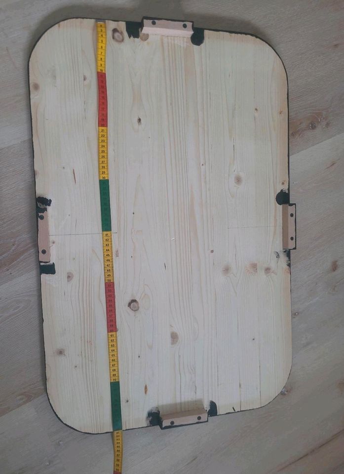 Holzplatte mit Kreide- und Magnetfarbe für Kindertisch in Leezen