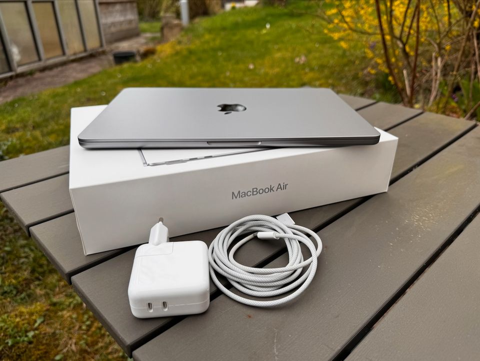 MacBook Air M2 13" 16GB 1TB 8-Core CPU 10-Core GPU OVP in Reutlingen