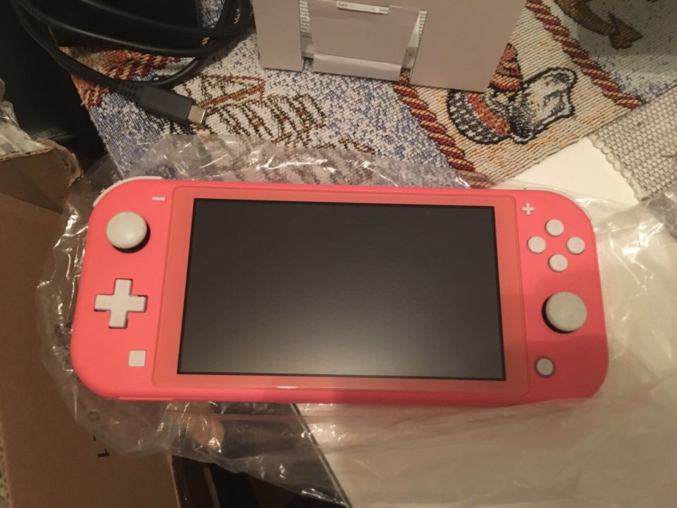 Nintendo switch lite Spielekonsole rosa wie neu top Zustand in Döbeln