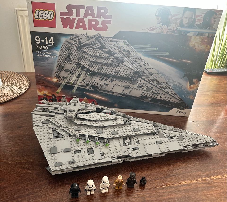 Lego Star Wars 75190 First Order Star Destroyer in Sommerhausen Main