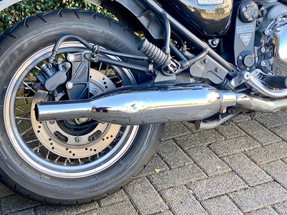 Triumph Thunderbird 900 - 3-Zylinder Legende in Kelkheim