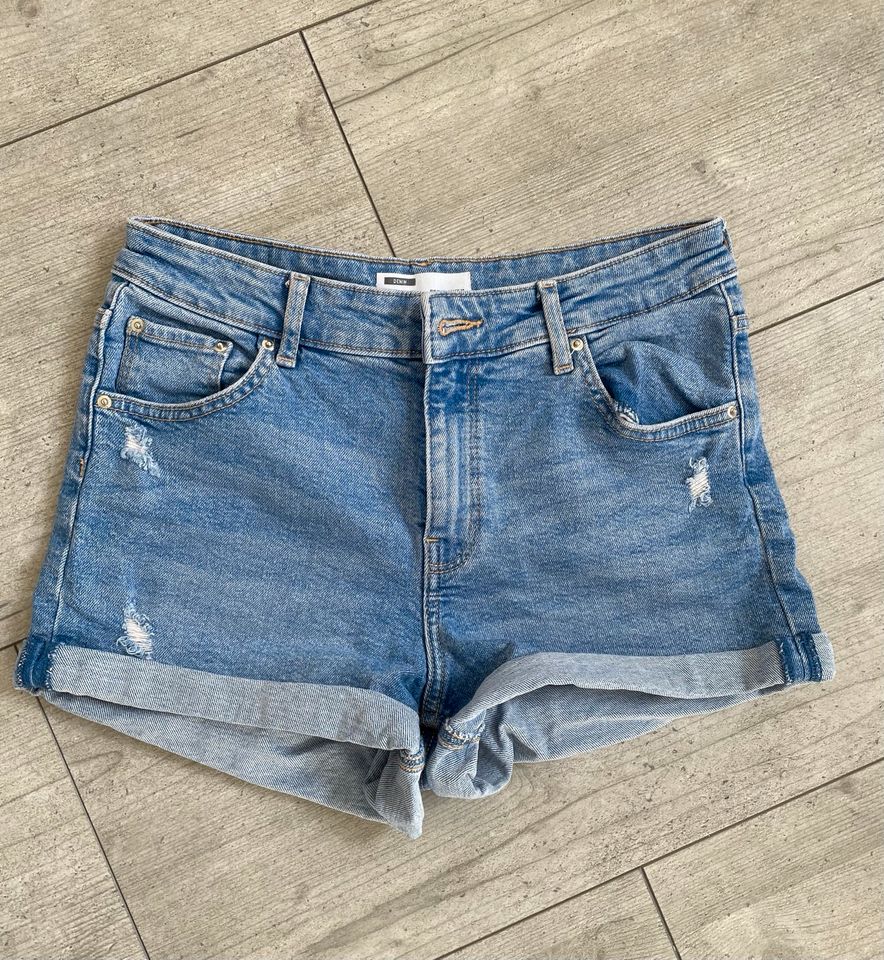 Jeansshorts, Shorts Bershka, Größe 38, kaum getragen in Lünen