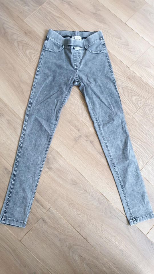 Jeggings anthrazit grau Gr. 140 schmal in Berlin