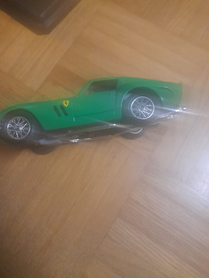 Modellauto Ferrari,  250 GTO (1962) grün in Sinsheim