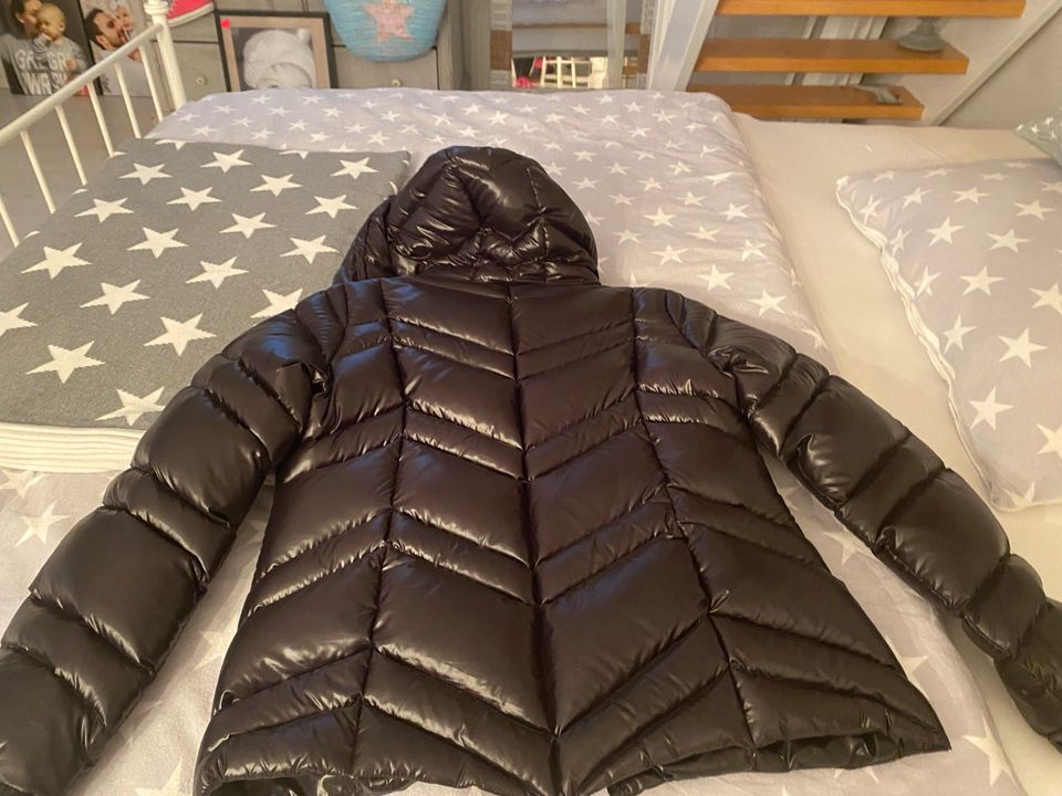 Moncler Jacke schwarz Top Zustand Größe 4♥️ in Grünwald