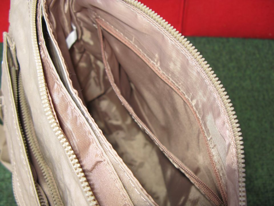 S & G - sportliche Damen Umhänge- / Schultertasche - Beige / Kaki in Langelsheim