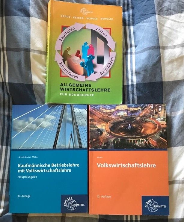 Fachbücher Volkswirtschaftslehre und Betriebswirtschaft in Kiel