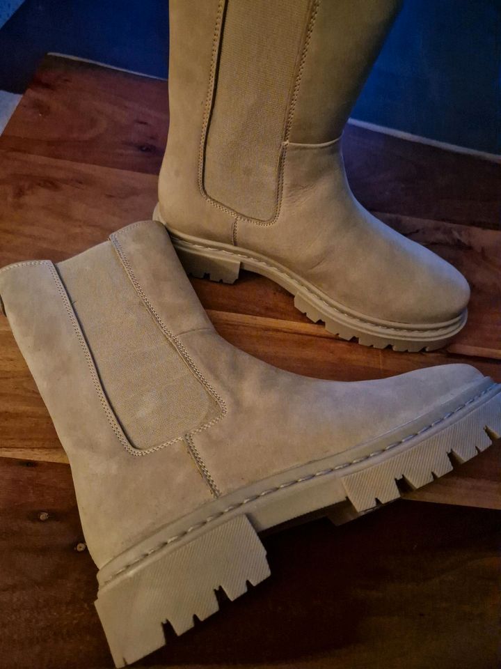 Halb Stiefel Neu Creme Farben Gr 39 in Stadecken-Elsheim